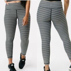 Zyia Aztec Adrenaline Black White Striped Workout Leggings Size 6-8